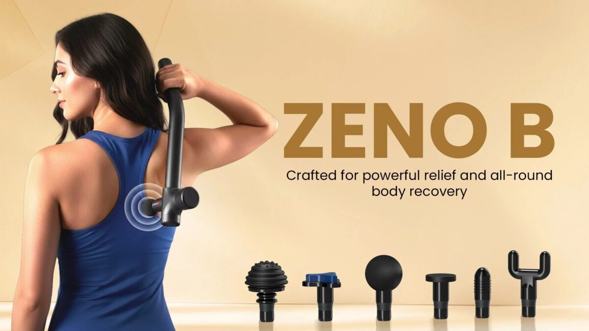 Портативный перкуссионный массажер Portronics Zeno B с насадками на плоском фоне