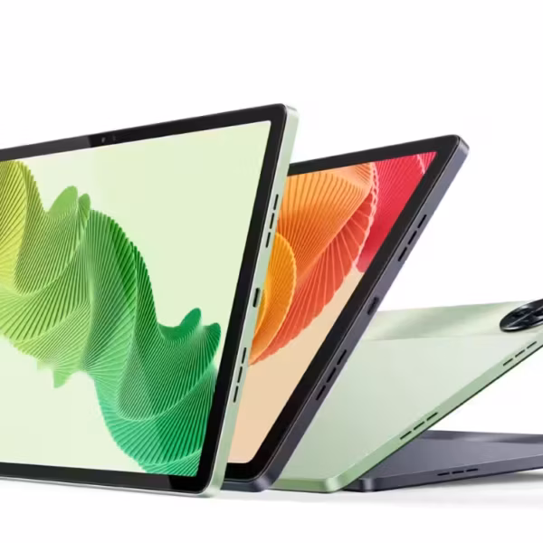 Планшет Realme Pad 3 с задней камерой, вид сзади, бюджетная модель с двумя дисплеями