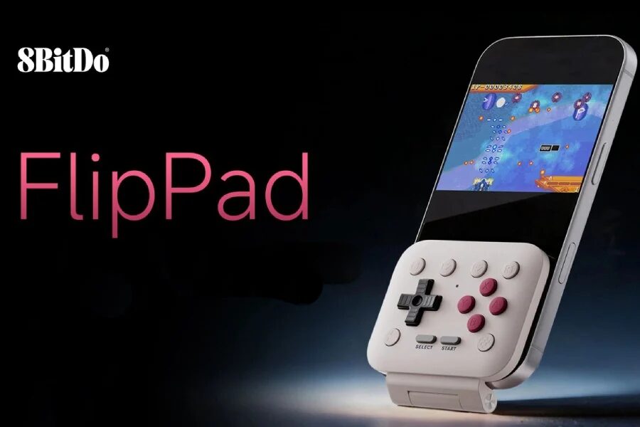 8BitDo FlipPad — игровой контроллер в форме раскладушки, вид сбоку с дисплеем и кнопками на смартфоне