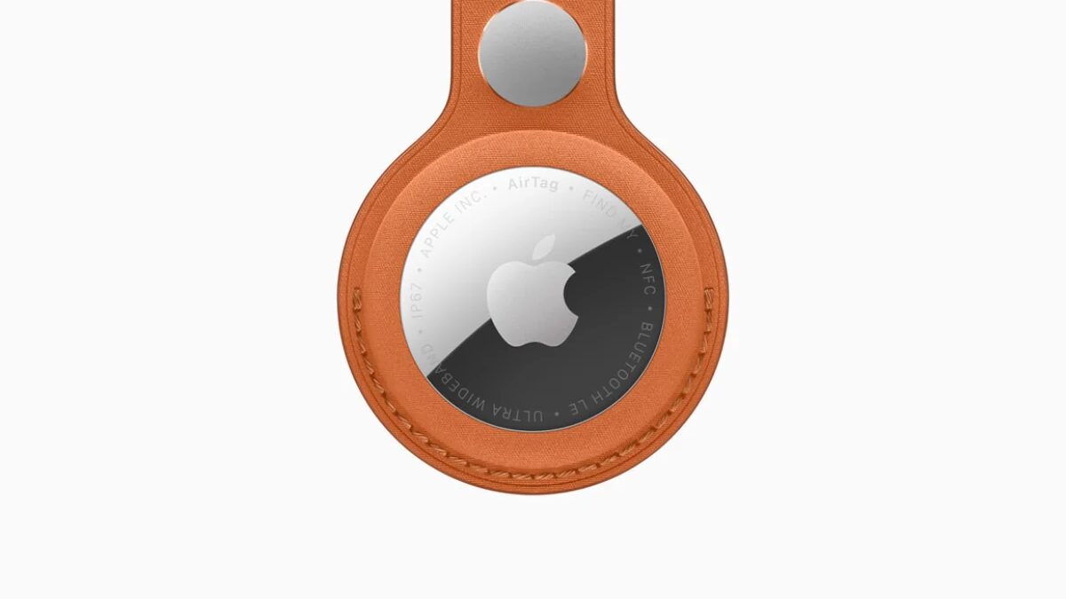 Задняя часть Apple AirTag 2 в кожаном чехле