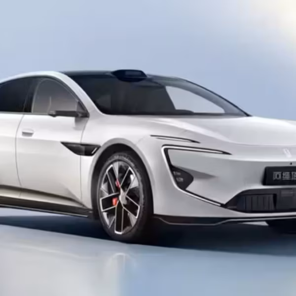 Электромобиль Avatr 12 с трехмоторной силовой установкой мощностью 955 л.с