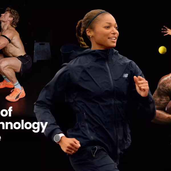 Спортсменка на CES 2026 демонстрирует концепт спортивных AR-очков Amazfit с умным дисплеем