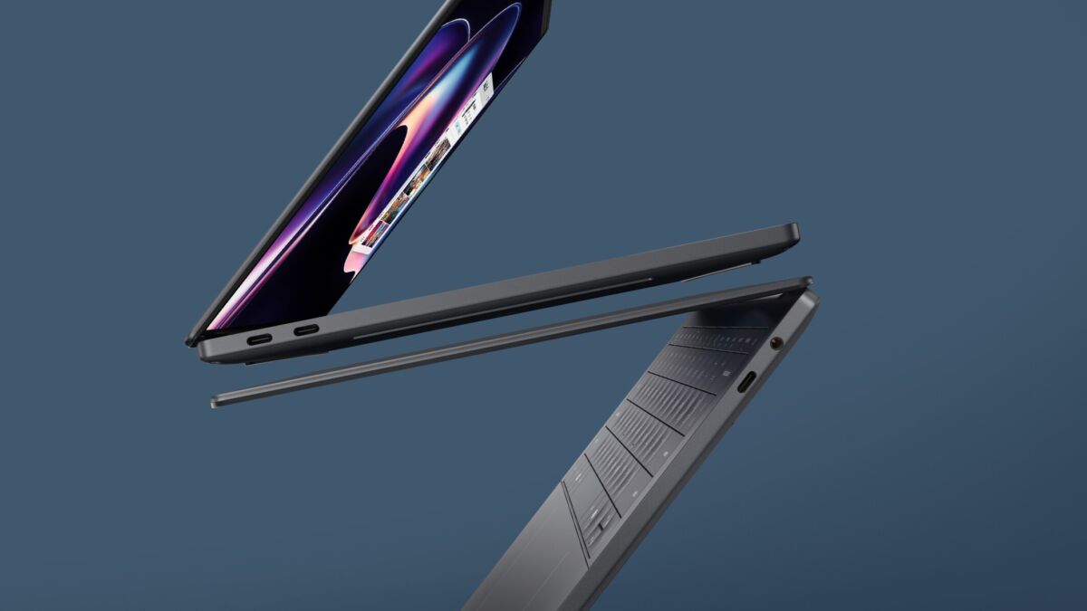 Ноутбук Dell XPS (2026) с откинутой клавиатурой и раскрытым экраном в демонстрационном кадре