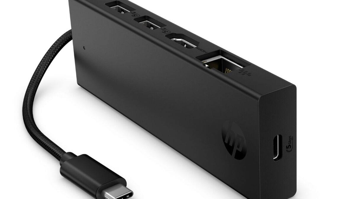 Компактный USB-C концентратор HP с тремя портами и кабелем