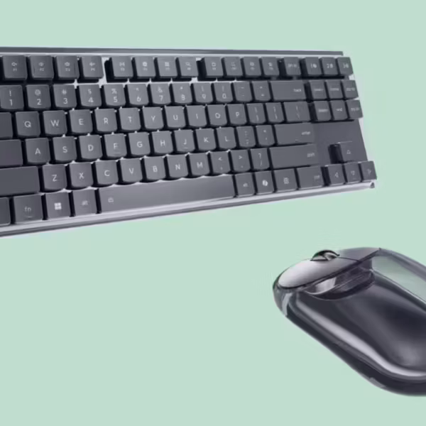 Клавиатура Lenovo 900 и мышь Lenovo 900 с полупрозрачным корпусом на светлом фоне