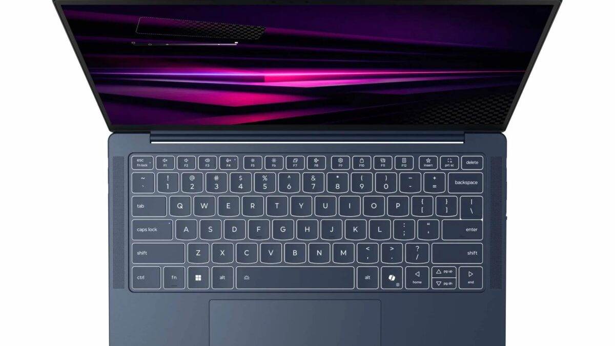 ноутбук Lenovo Yoga Slim 7x сверху с клавиатурой и экраном