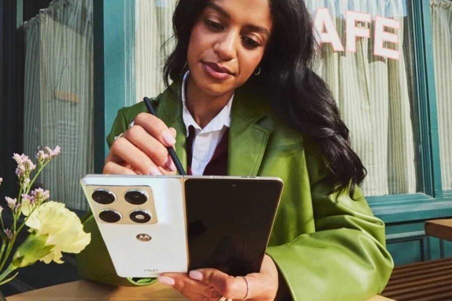 moto razr fold with stylus input leak.jpg