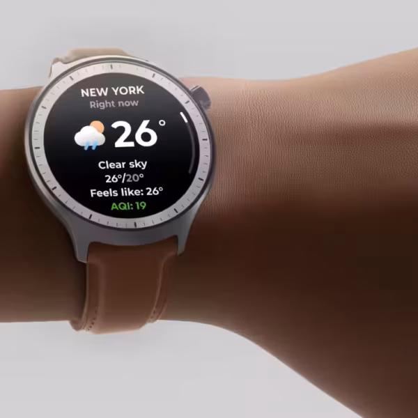 Moto Watch на руке: сенсорный дисплей Motorola с погодой и временем на лицевом экране