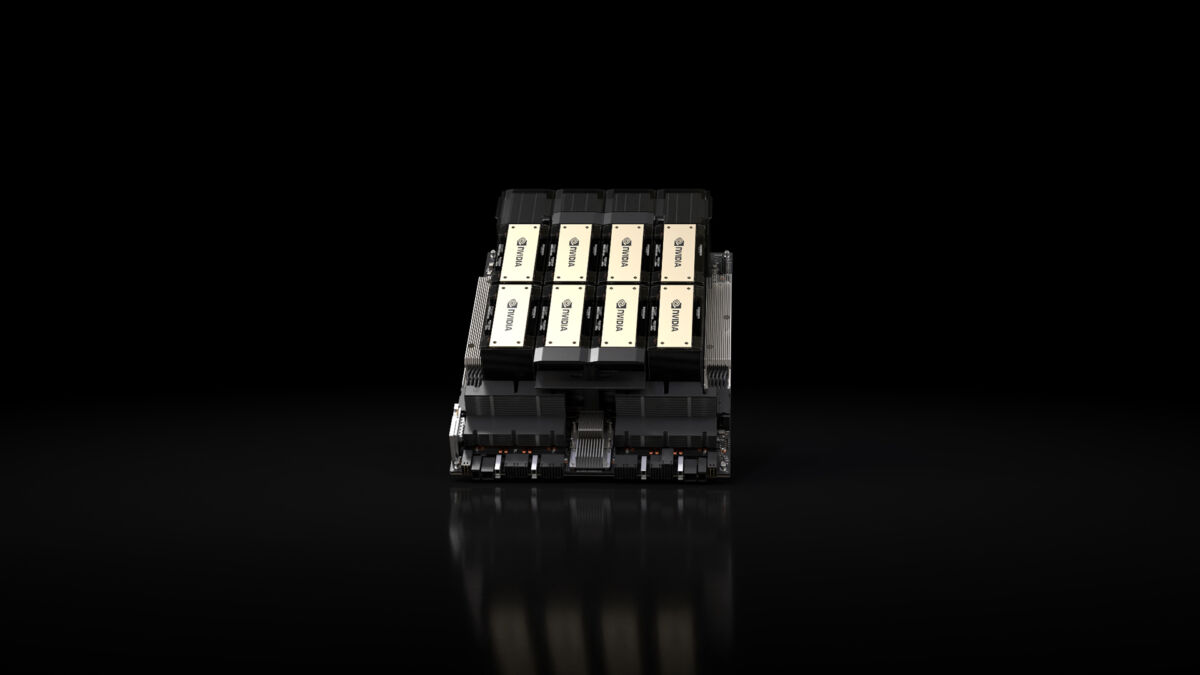 Приставка Nvidia H200 для ИИ чипов на материнской плате