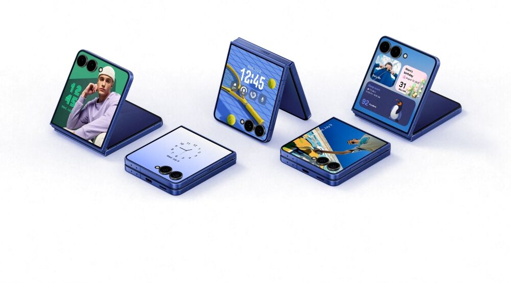Складной телефон Samsung Galaxy Z Flip8 в раскрытом виде