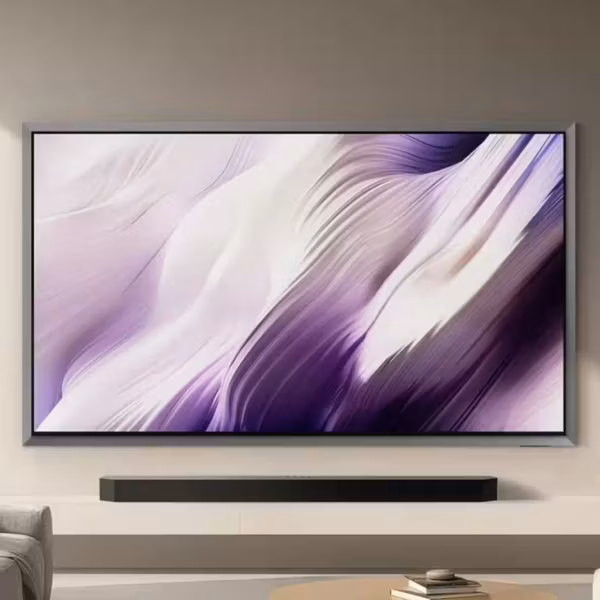 OLED-телевизор Samsung S99H с QD-OLED экраном в выставочном стенде CES 2026