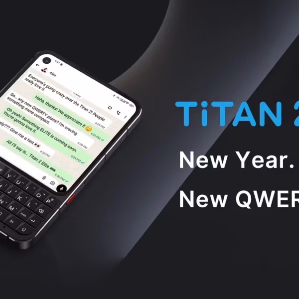 Смартфон Titan 2 Elite с физической клавиатурой и чатом на экране