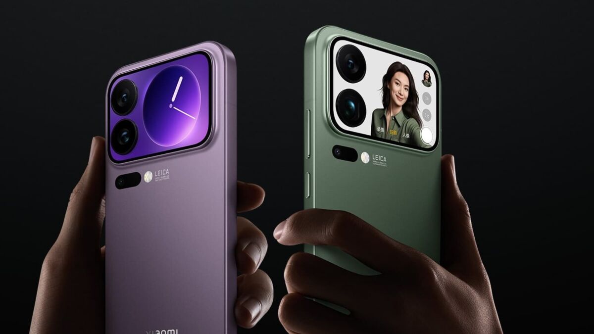 Два смартфона Xiaomi 13T с вертикальными тройными камерами и дисплеями на задних панелях