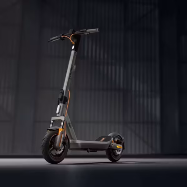 Электросамокат Xiaomi Electric Scooter 6 Max вид сбоку с крупным колесом и поддержкой Apple Find My
