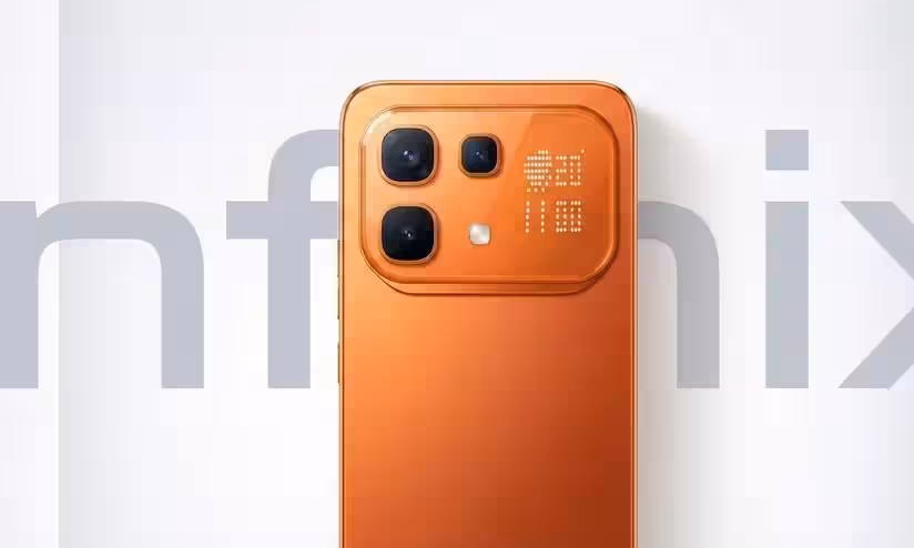 Задняя панель Infinix Note 60 Pro с тремя камерами и блоком дисплея в углу