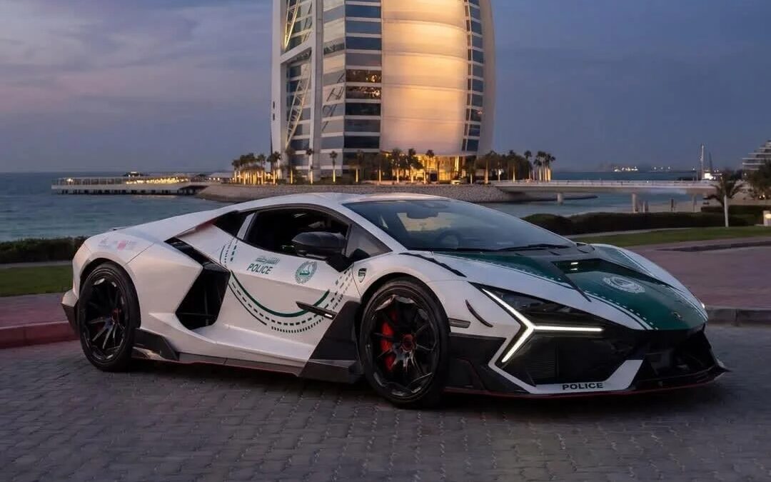 Lamborghini Revuelto от Mansory пополнил автопарк полиции Дубая