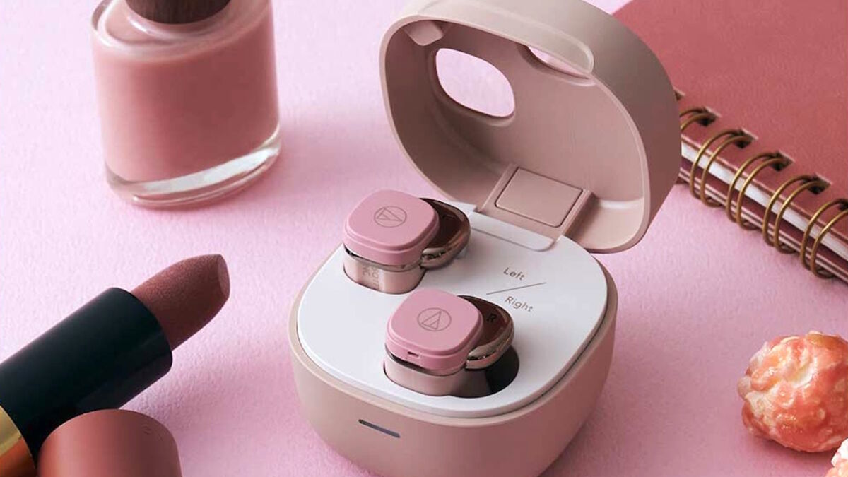 Кейс для TWS-наушников Audio-Technica ATH-SQ1TW2NC с открытым крышкой