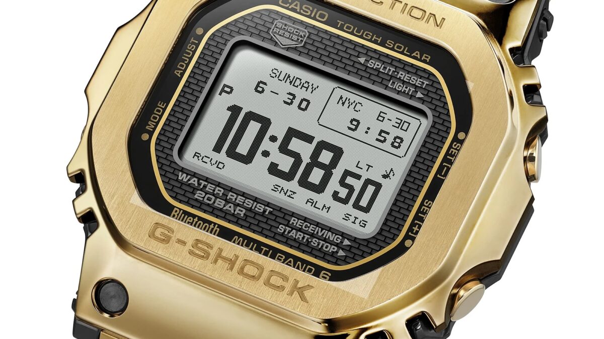Золотые цифровые часы Casio G-Shock GMWBZ5000 крупный план дисплея и корпуса