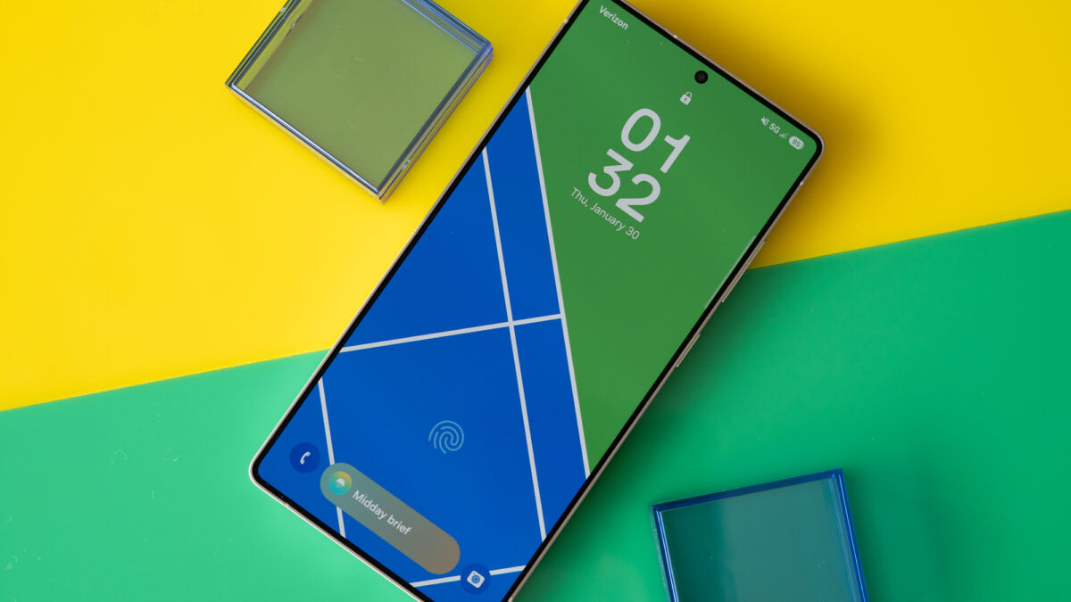 Смартфон Samsung Galaxy S26 с приватным экраном и активированным режимом конфиденциальности