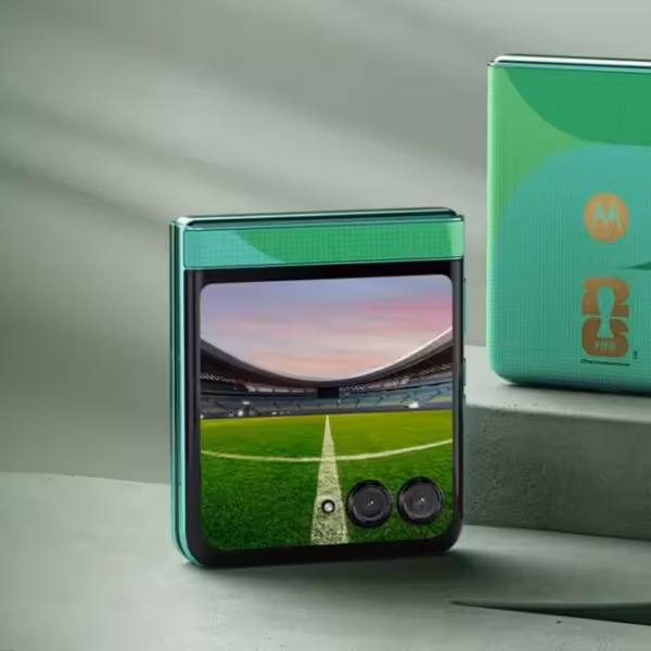 Складной смартфон Motorola FIFA Edition с ярким дизайном и двумя камерами
