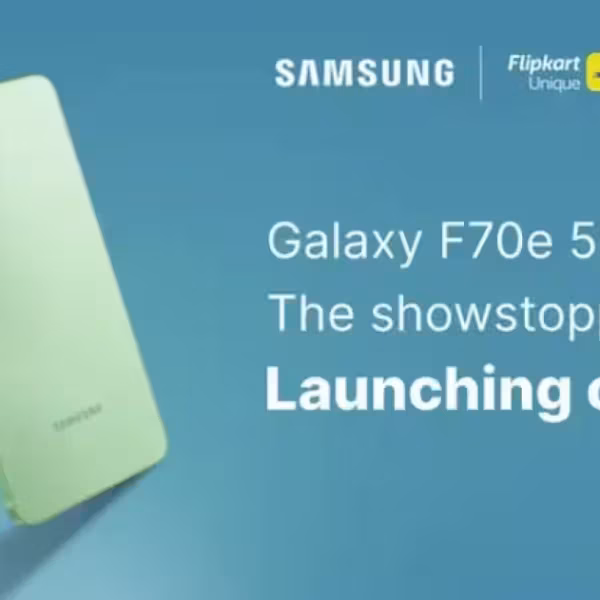 Задняя панель смартфона Samsung Galaxy F70e 5G зеленого цвета с тройной камерой и логотипом Samsung