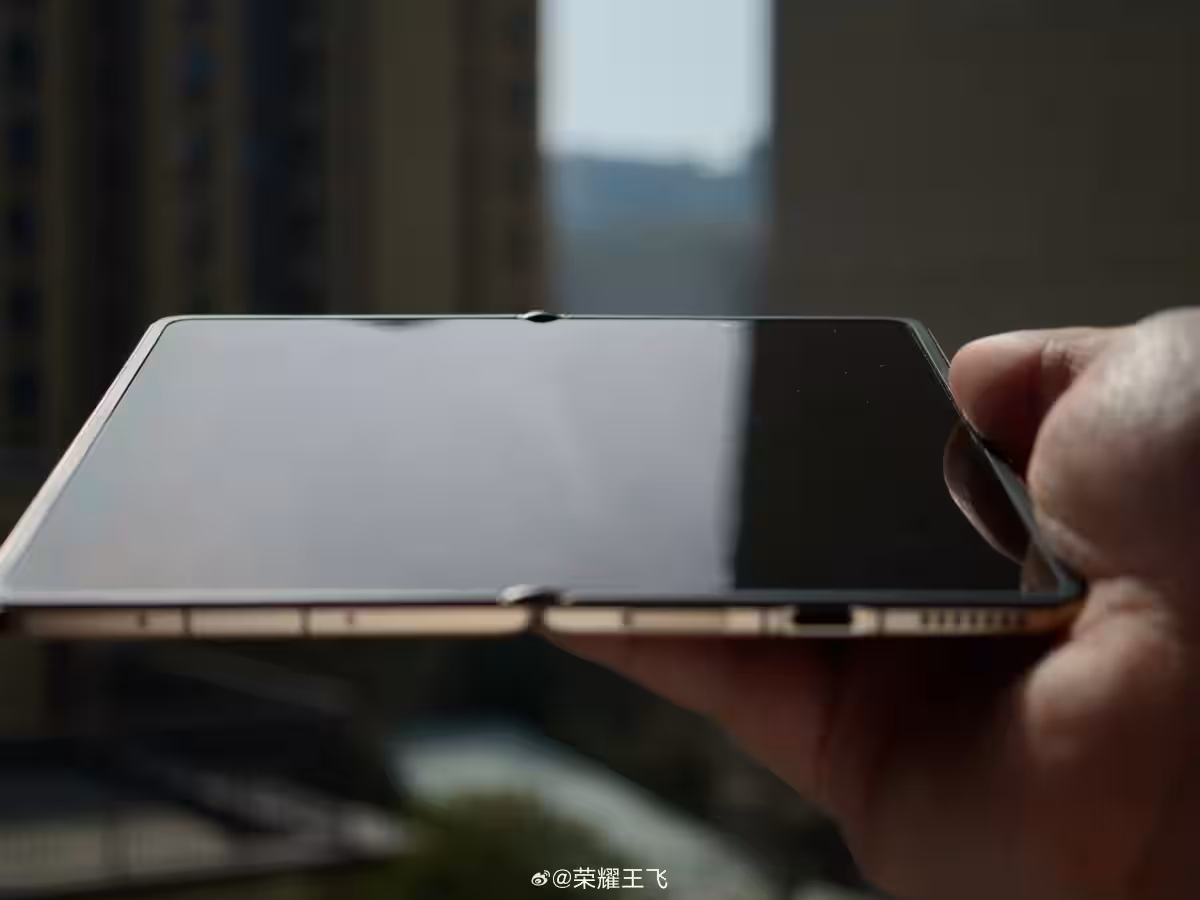 Складной смартфон Honor или Oppo без видимых складок