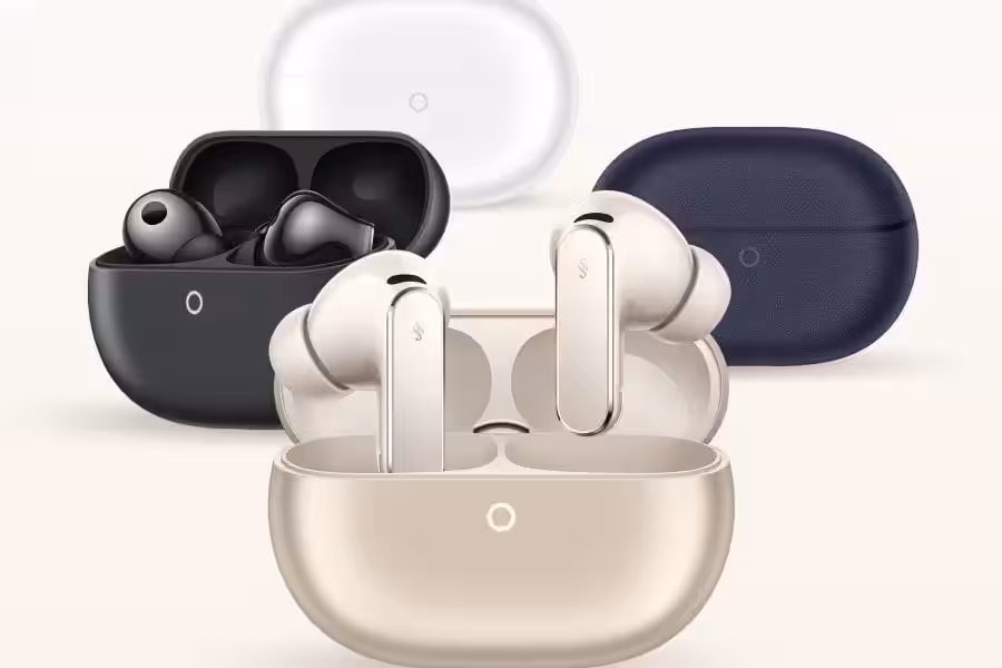 На изображении представлены беспроводные наушники Huawei FreeBuds Pro 5 в кейсах разных цветов