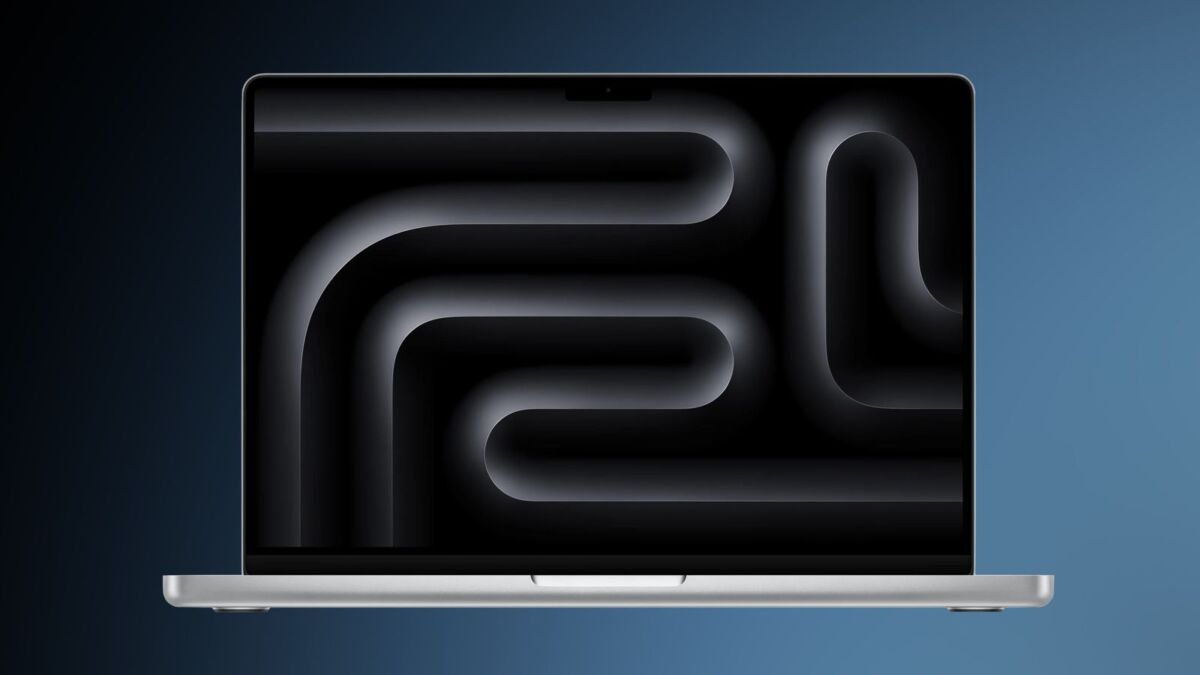 MacBook Pro на чипах M5 Pro и M5 Max от Apple на рабочем столе рядом с клавиатурой