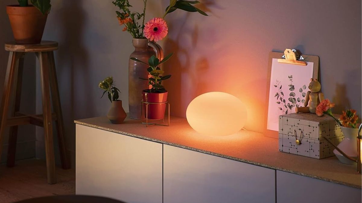 Philips Hue выпустила обновлённую настольную лампу Flourish с повышенной яркостью 2 philips hue flourish release