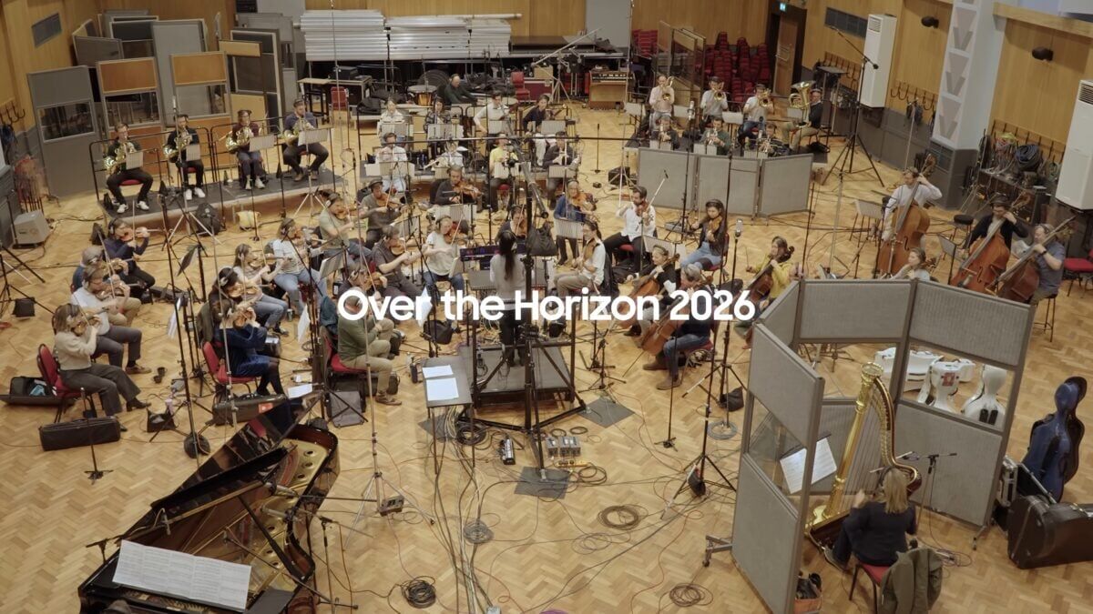 Студия с музыкальным оркестром для мелодии Over the Horizon 2026 на Samsung Galaxy S26