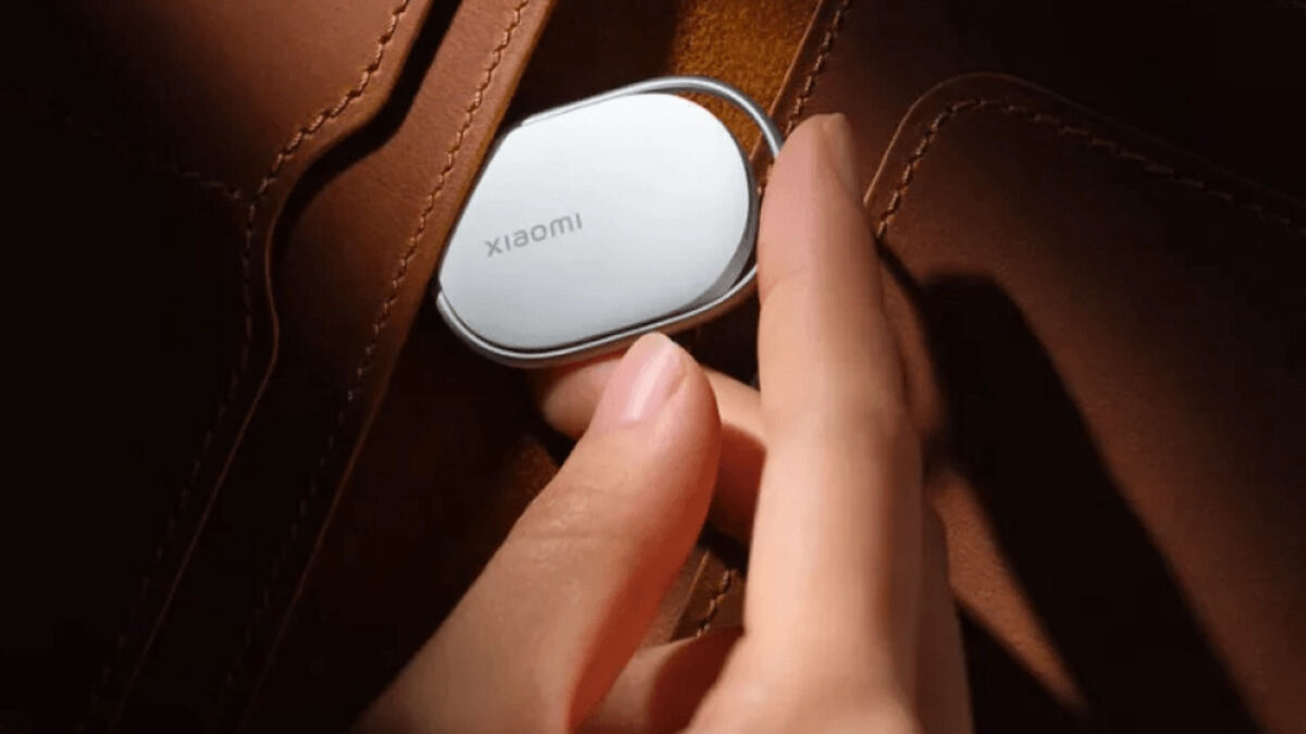 Bluetooth-трекер Xiaomi с зеркальной поверхностью и логотипом