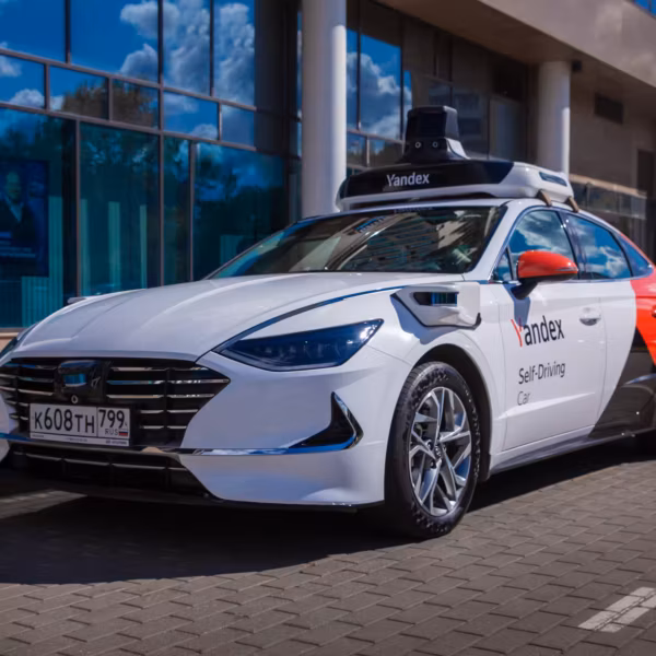Яндекс Self-Driving Car на базе Sonata с сенсорами на крыше и автоматическим управлением для MADrive