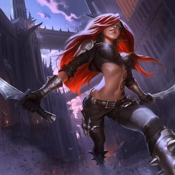 Косплей Катарины из League of Legends с клинками и боевым костюмом