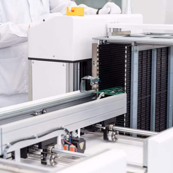 Модуль базовой станции 2G и 4G на производственной линии «ИРЗ-Фотон» в Ижевске