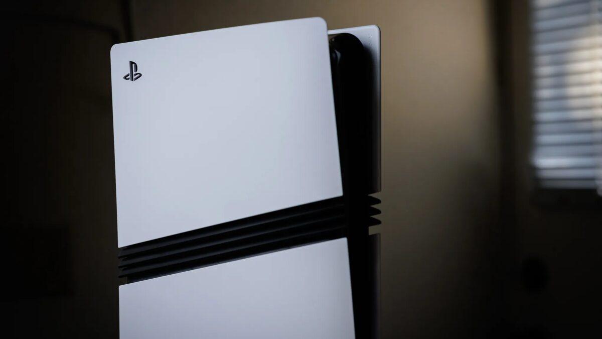 PlayStation 5 Pro белый корпус черные вентиляционные отверстия