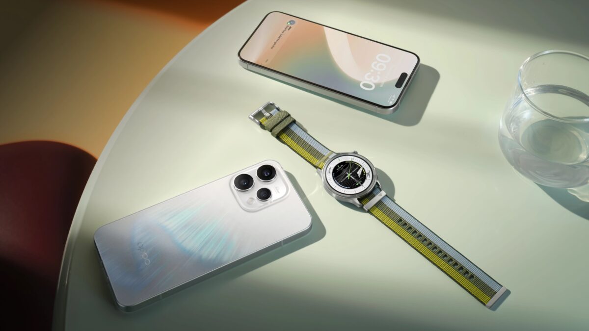 OPPO Reno15 Pro и Watch S на белом столе