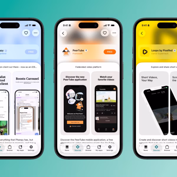 iPhone с тремя скриншотами приложений из AltStore PAL