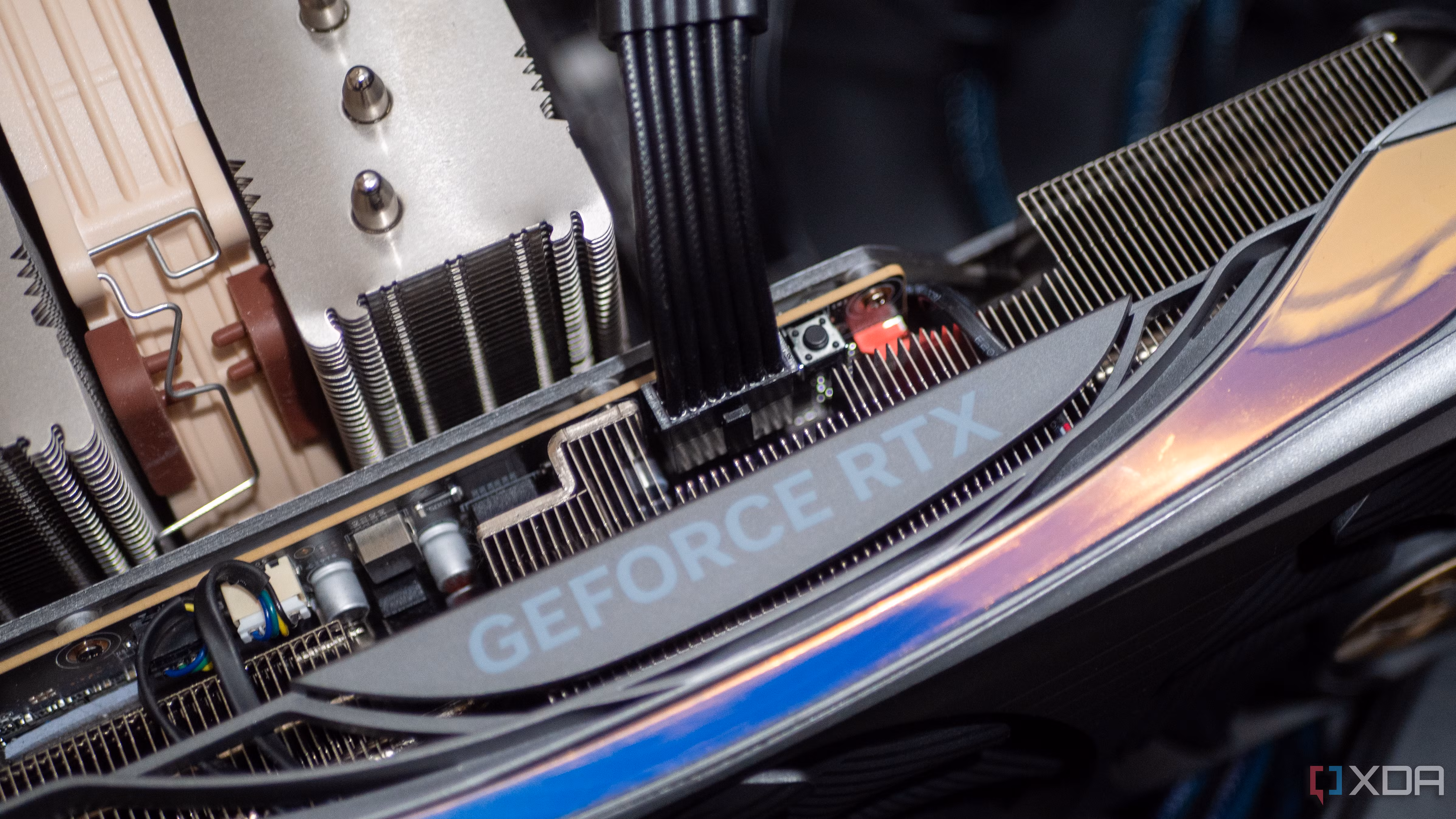 Видеокарта Nvidia GeForce RTX 3090 внутри компьютера