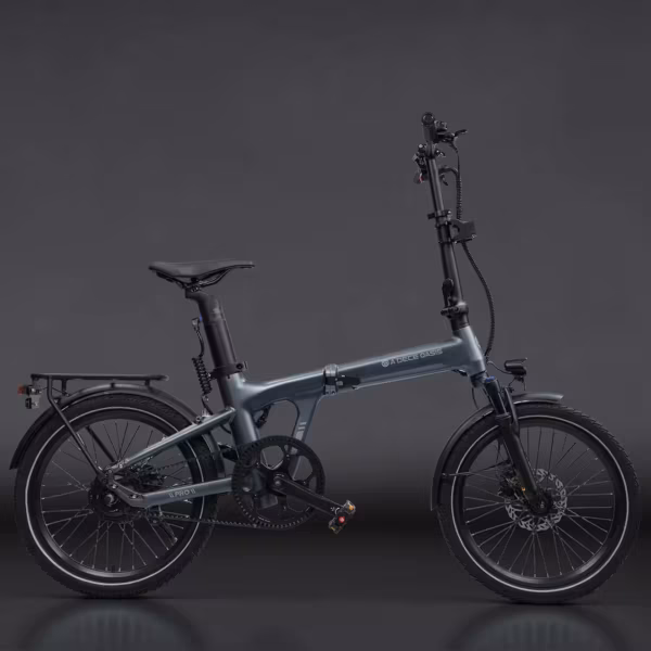 Складной электровелосипед Адо A20 S Pro сбоку с крупным колесом и рулем