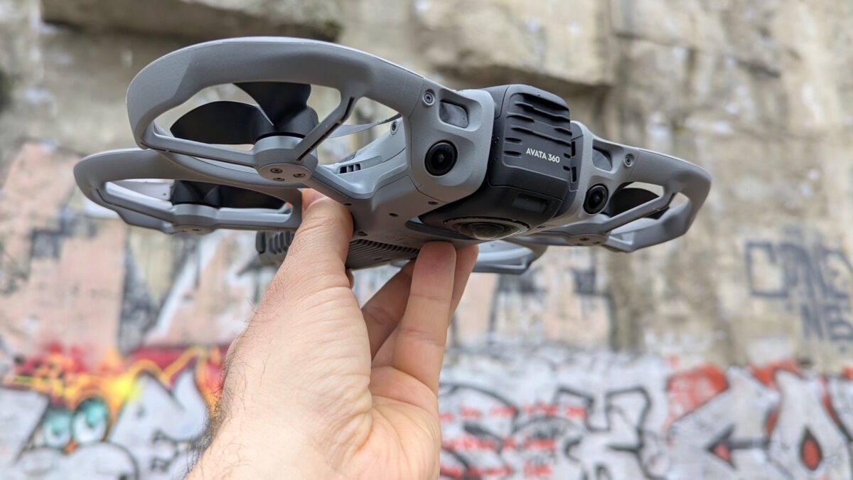 Беспилотник DJI Avata 360 с камерой снизу