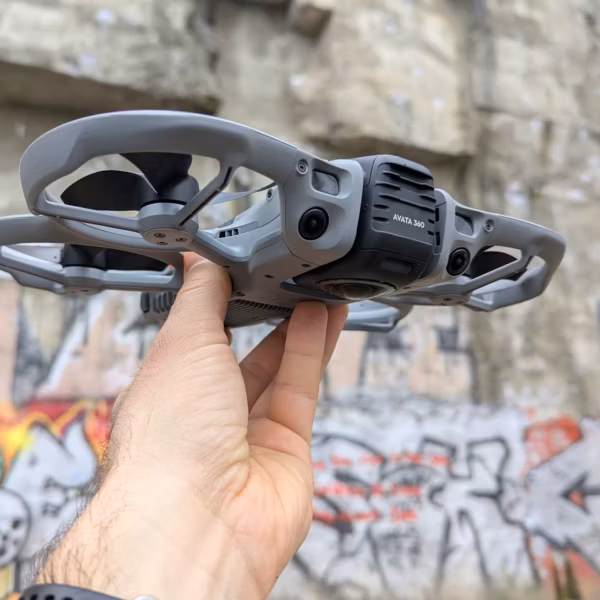 Дрон DJI Avata 360 с камерой снизу, поддержка съёмки 8K/60 fps