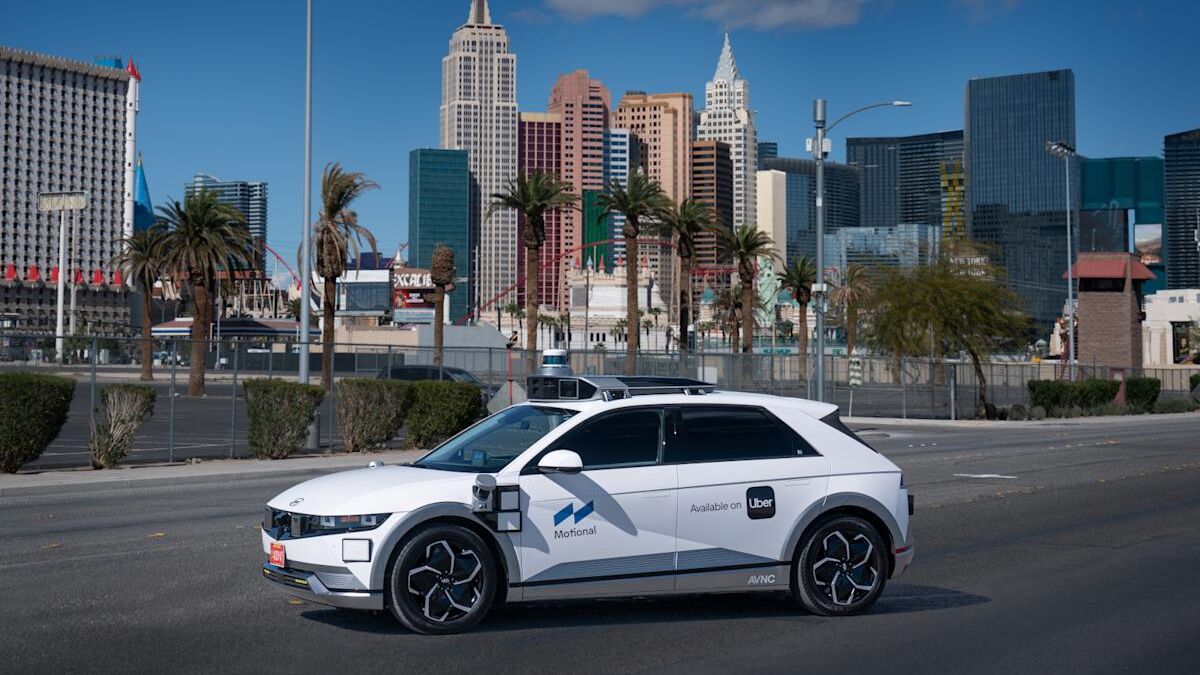Роботакси Uber и Motional в Лас-Вегасе, автономный автомобиль во время запуска сервиса