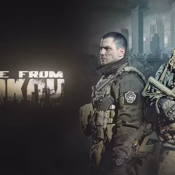 Два персонажа из Escape from Tarkov в тактической экипировке на фоне города