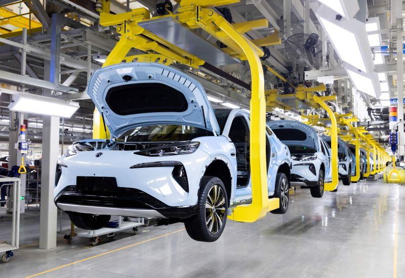 Конвейерная линия сборки электромобилей BYD на заводе