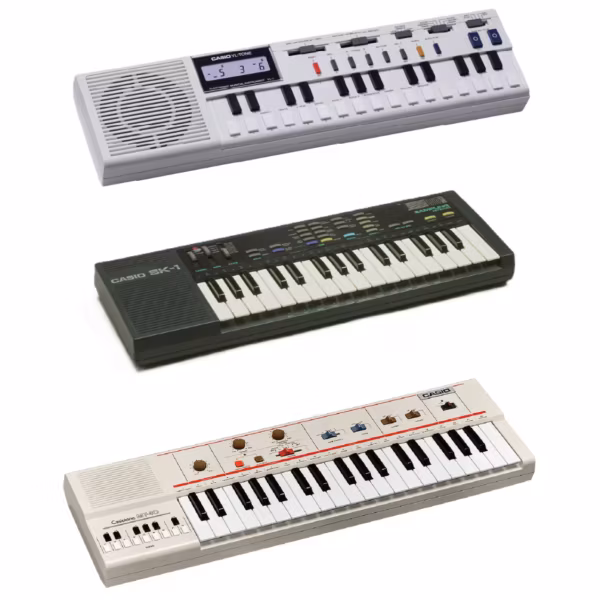 Три мини-клавиатуры Casio 80-х годов, используемые для создания звуков культовых синтезаторов