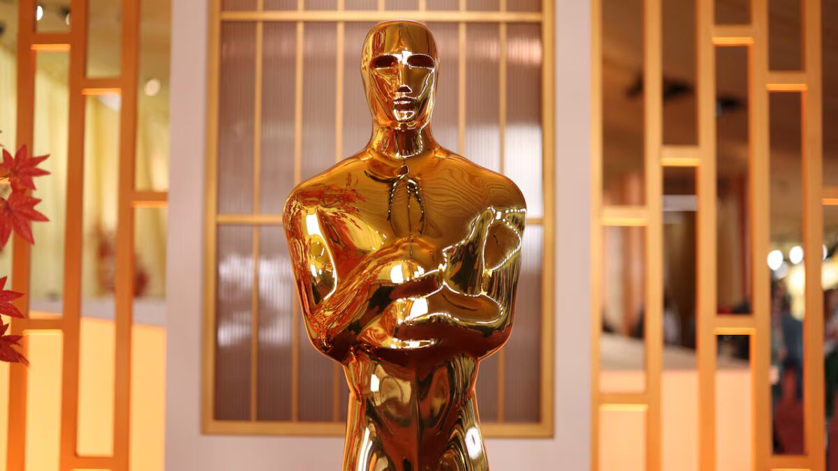 Золотая статуэтка «Оскар» на сцене церемонии награждения премии «Оскар-2026»