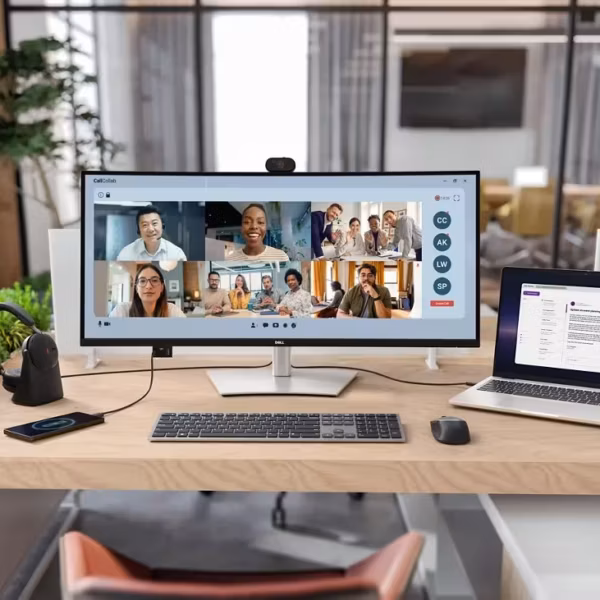 Изогнутый монитор Dell Pro P34 USB-C с веб-камерой и хабом на столе