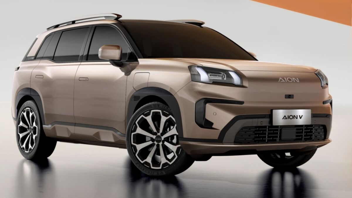 GAC Aion V электромобиль для России с черными дисками и запасом хода 580 км