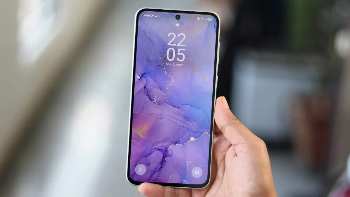 смартфон Galaxy A57 с экраном и вырезом дисплея