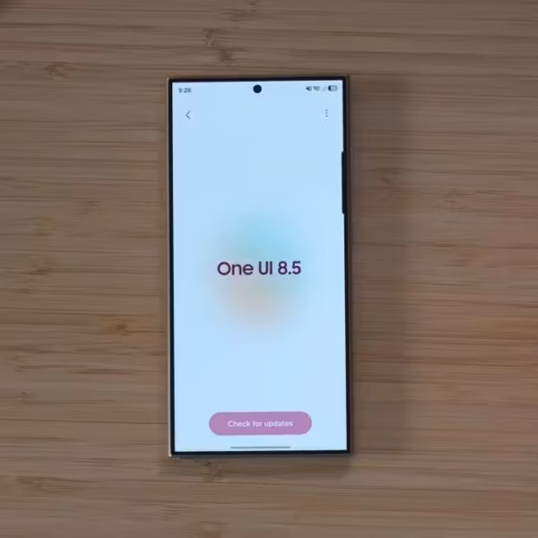 Смартфон Galaxy S24 с экраном One UI 8.5